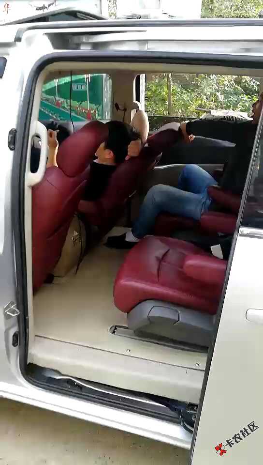 文明催收哈哈哈哈昨天下去催收的65 / 作者:Louy / 