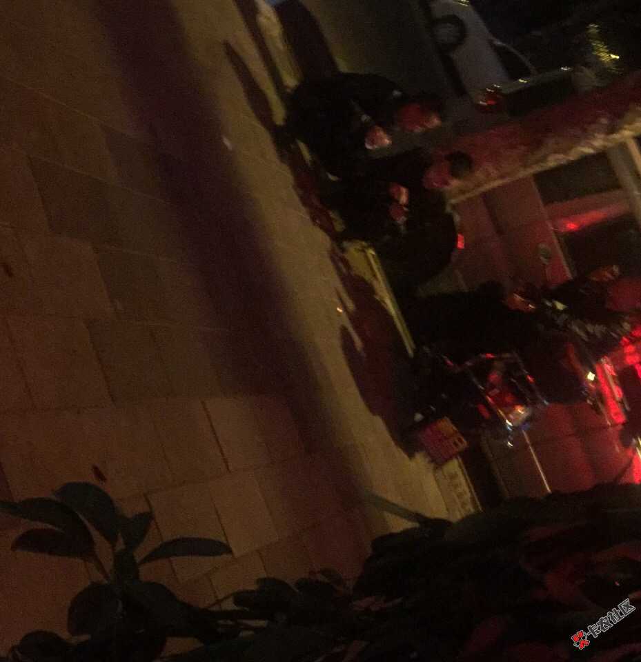 线下的..刚刚才摆脱了...现在说一切都已经晚了！自作孽不可活啊！老哥们、 ...4 / 作者:双黑选手 / 