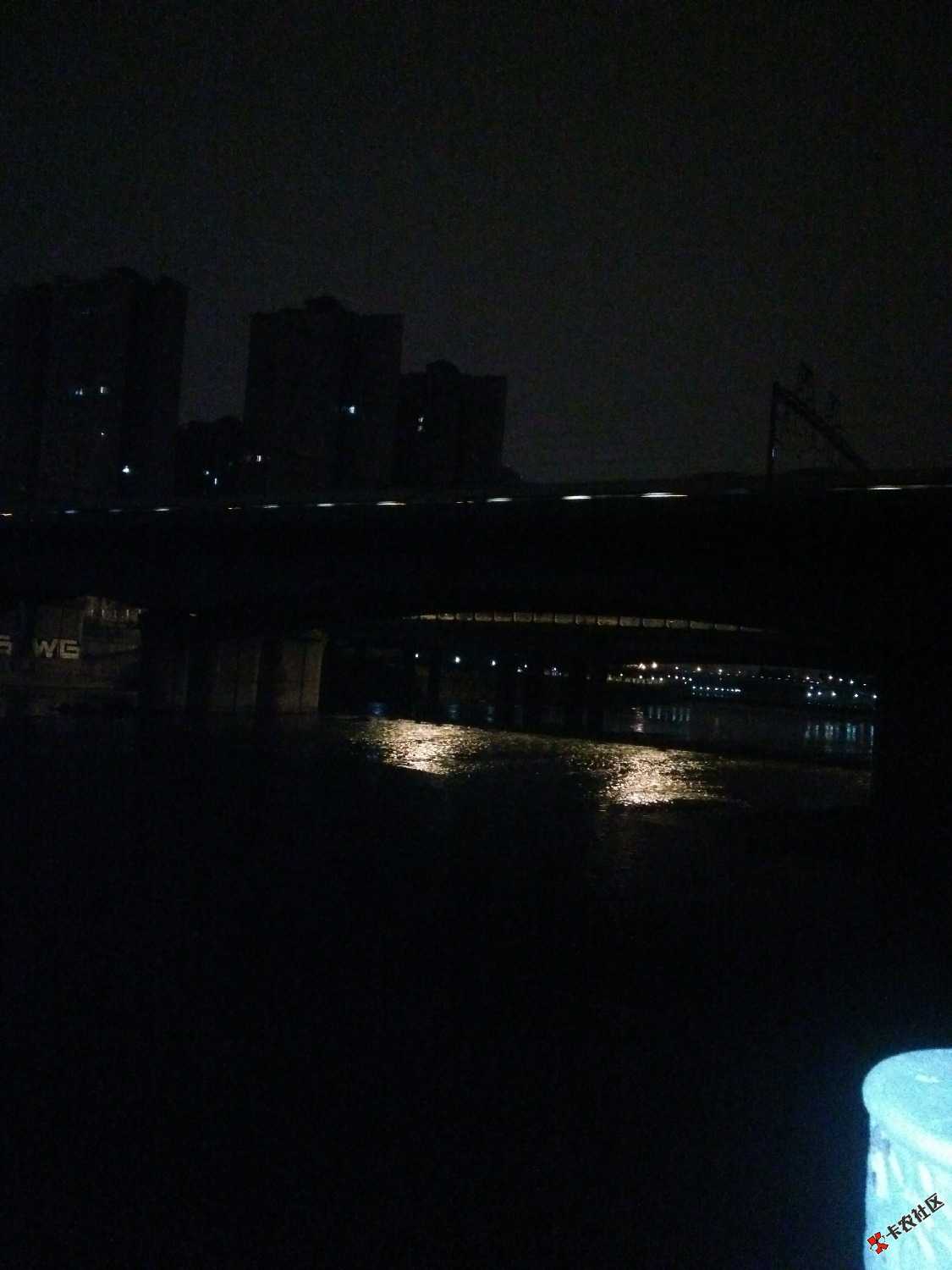 老铁们，马上天亮了……呵呵，快亮了，流浪了一晚上 ...7 / 作者:仿佛映当年 / 