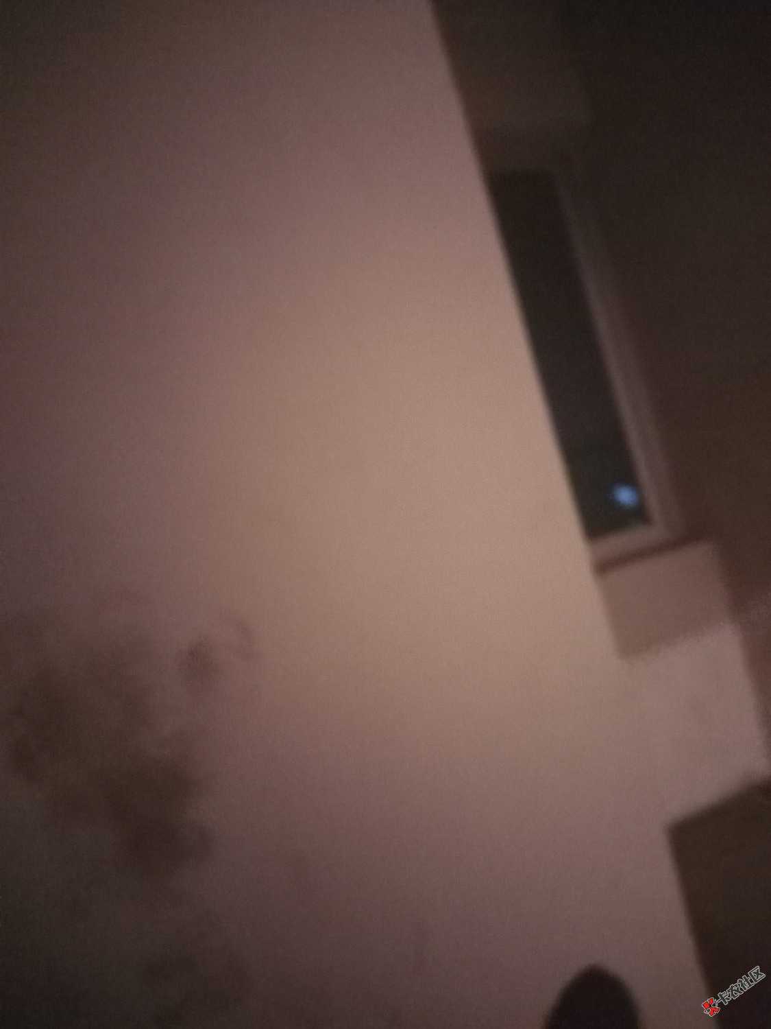 今晚就在这睡了！一个小区的楼道里希望别被赶出去！49 / 作者:春先生 / 
