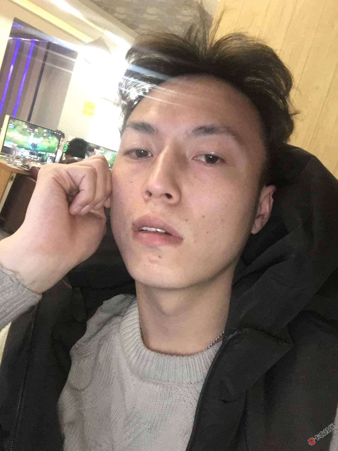 谁能发个红包团口饭吃吧，瘫痪在网吧两天了不吃不喝，口子一个不下，找工作也没 ...100 / 作者:18914175882 / 