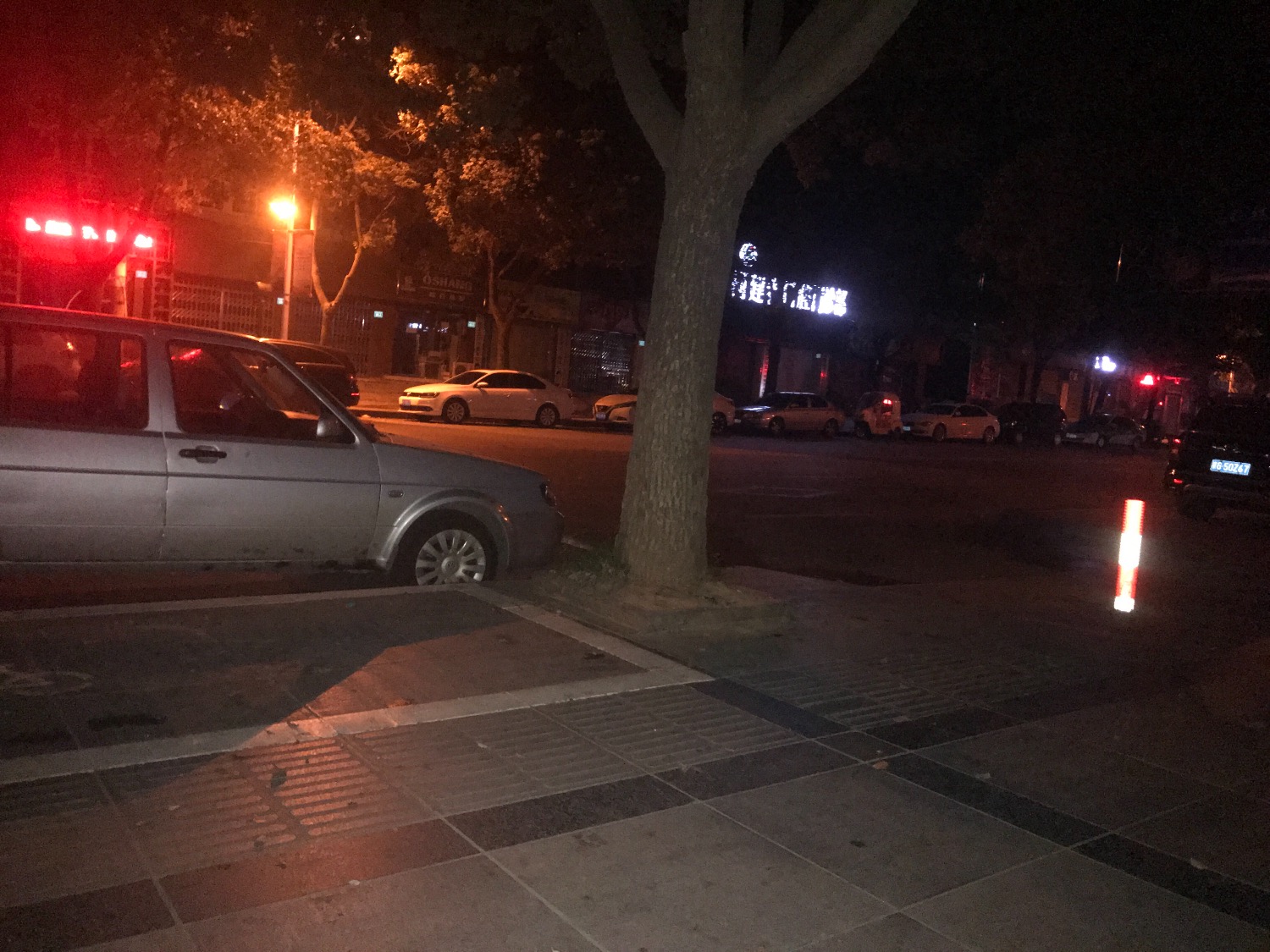 昨天给朋友跑了10几万，刚派出所处理完回来，喜欢的女孩子给猫抓100 / 作者:宗介撸口子 / 
