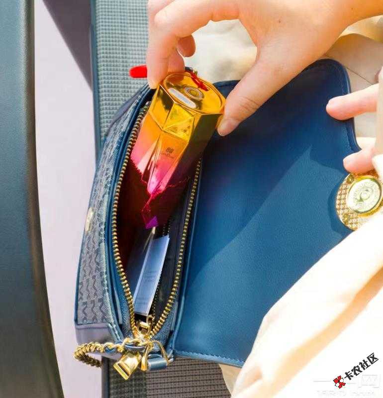 战疫中的我们-紫外线UVC+UVA口罩消毒器49 / 作者:17318088232 / 