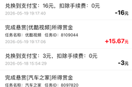 老哥们吃得油嘴滑舌