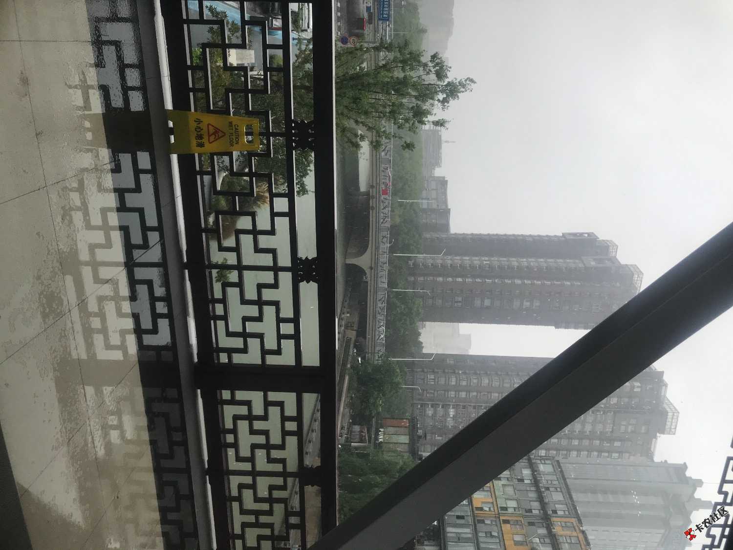 无锡下暴雨好冷80 / 作者:积吉负积极 / 
