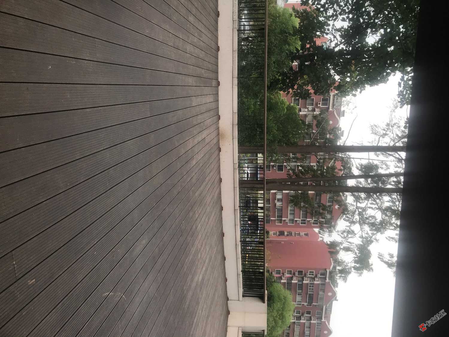 这个地方真是个挂壁的风水宝地一个凉亭下面就是公共场所旁边有个免费喝水的还有山还有84 / 作者:积吉负积极 / 